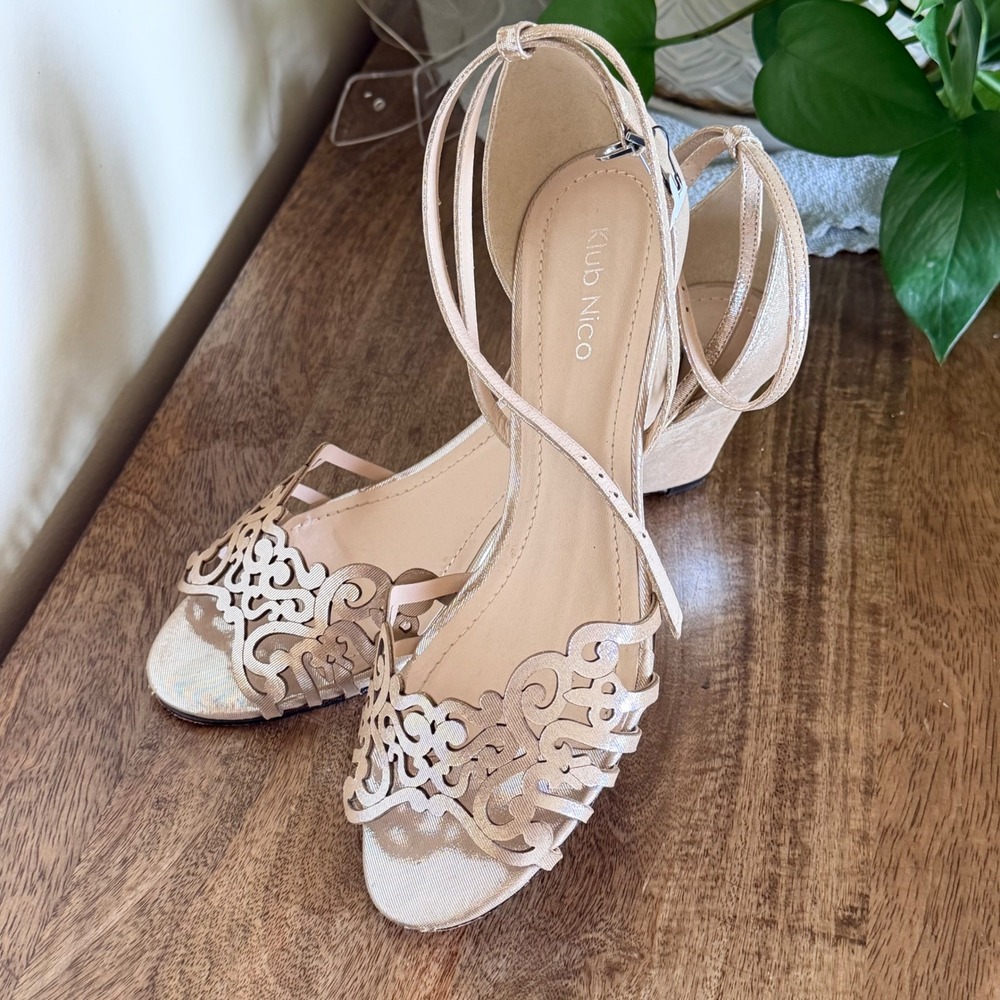 Klub Nico Kingston Wedge Sandals Womens 6 Gold Leather Wedding Guest